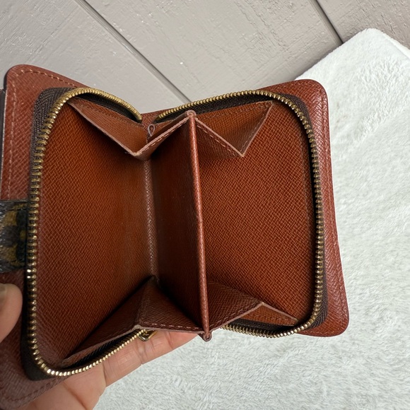 Louis Vuitton Monogram Compact Zippy/Snappy Wallet - Picture 9 of 10